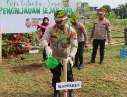 Polri Peduli Lingkungan, Polres Rohul Tanam 2.500 Pohon
