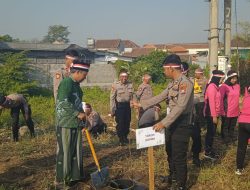 Lestarikan Alam, Polres Pasuruan Tanam Bibit Pohon Serentak