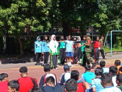 Tanamkan Kedisiplinan, Babinsa Kelurahan Gilingan Latihkan PBB Siswa SMAN 1 Surakarta