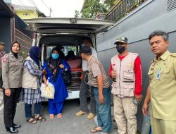 Kolaborasi Polwan Polisi RW Polresta Malang Kota Evakuasi ODGJ, Warga Samaan Beri Apresiasi
