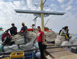 Tangkap Ikan Pakai Cantrang, Dua Kapal Nelayan Diamankan Ditpolairud Polda Kalbar