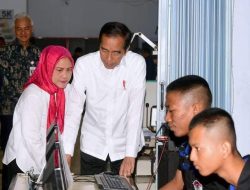 Presiden Jokowi dan Ibu Iriana Tinjau Aktivitas Pembelajaran di SMKN Jawa Tengah