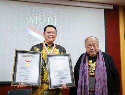 Ketua MPR RI Bamsoet Raih Dua Rekor MURI ‘Ketua DPR/MPR RI Penulis Buku Terbanyak dengan total 31 Judul Buku’ dan ‘Ketua DPR/MPR RI Yang Merespon Masalah Kenegaraan Aktual Setiap Hari Secara Berkesinambungan