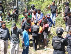 Dandim 1702/Jayawijaya Pimpin Evakuasi Jenazah Michell Kurisi