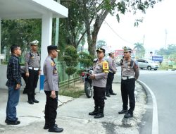 Kapolres Kampar Cek Pelaksanaan Strong Point Pagi, Sekaligus Berikan Pelayanan Kepada Masyarakat
