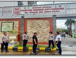 Sat ResNarkoba Polres Metro Bekasi Kota Pasang Spanduk Anti Narkoba di Kampung Tangguh Bebas Narkoba RW 26 Kelurahan Pejuang