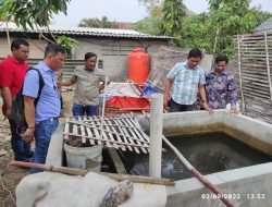 Kapolres Metro Bekasi Kota Berikan Bibit Lele kepada Masyarakat Kampung Tangguh Anti Narkoba RW 26 Kelurahan Pejuang, Kecamatan Medan Satria, Kota Bekasi