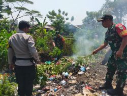 Akibat Larangan Membakar Sampah Danramil 11 Pebayuran Terjunkan Personil Babinsa di Setiap Desa