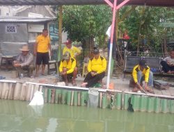 Kapolres Metro Tangerang Kota Berikan Ikan Nila untuk Masyarakat Kampung Tangguh Bebas Narkoba RW 09 Kelurahan Sudimara Barat, Kecamatan Ciledug, Kota Tangerang