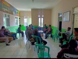 SINERGITAS ANTARA TNI -POLRI WILAYAH HUKUM POLSEK SUKAMAKMUR MELAKUKAN HARKAMTIBMAS DAN BERIKAN PESAN KAMTIBMAS