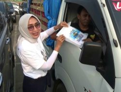 Berbagi Kebahagiaan di Hari Pelanggan Nasional, ASDP Bagikan 500 Paket Sembako dan 300 Merchandise Bagi Pengguna Jasa di Pelabuhan Merak dan di KMP Sebuku
