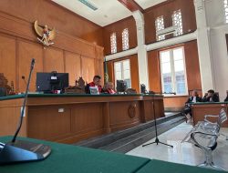 Majelis Hakim PN Makassar Menjatuhkan Hukuman Penjara Dan Denda Uang Pengganti, Pada Kasus Korupsi Limpo Dkk, Atas Kasus Korupsi Penggunaan Keuangan PDAM Kota Makassar