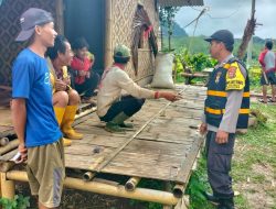 Bhabinkamtibmas Wilayah Hukum Polsek Sukamakmur Lakukan Giat Patroli dan Dialogis Sampaikan Pesan Kamtibmas Pada Warga Desa Binaan
