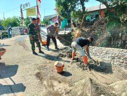 Sinergitas TNI POLRI Bhabinkamtibmas Wilayah Hukum Polsek Ciomas Giat Pengawasan Pembangunan Turap Dan Berikan Pesan Kamtibmas