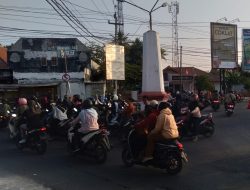 Masyarakat Ramai Keluhkan Lampu Merah Jatiseeng-Cirebon Yang Sudah Mati 6 Bulan