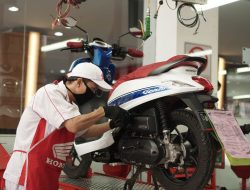 WUJUDKAN KENDARAAN BERMOTOR BERKESELAMATAN, KEMENHUB GANDENG KNKT TELITI RANGKA ESAF SEPEDA MOTOR HONDA