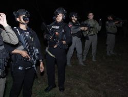 Peesonil Gegana Brimob Kalbar Memaksimalkan Teknologi Latihan Menembak Malam Hari
