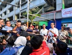 Presiden Tinjau Harga Komoditas Pangan di Pasar Jatinegara
