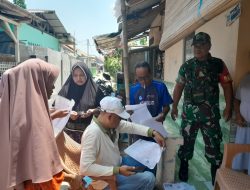 Bantu Masyarakat Babinsa Berikan Pendampingan Sukseskan Program  Pendistribusian Beras