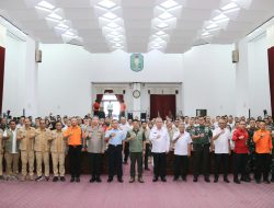 Kasdam XII/Tpr Hadiri Rakor Penanganan Darurat Bencana Kabut Asap Akibat Karhutla Bersama Kepala BNPB