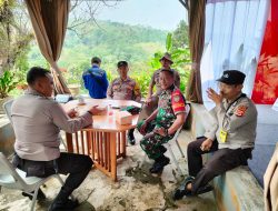 Sinergitas TNI – Polri Wilayah Hukum Polsek Caringin Lakukan Silahturahmi dan Dialogis Kamtibmas dan Terkait TPPO Sebagai Pencegah