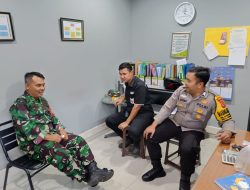 Sinergitas TNI – Polri Wilayah Hukum Polsek Cibinong Sambang Warga Binaan dan Ajak Jaga Kamtibmas