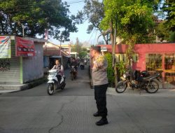 Bhabinkamtibmas Wilayah Hukum Polsek Tamansari Lakukan Pelayanan Masyarakat Dengan Mengatur Lalu Lintas kepada Warga Binaan