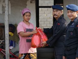 Brimob Kalbar Berbagi Kebahagian Antar Sesama