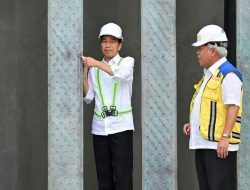 Presiden Jokowi Pasang Bilah Pertama Garuda di Kantor Presiden IKN