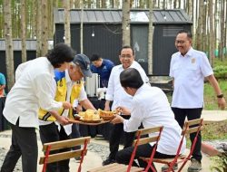 Pagi Hari di IKN, Presiden Tunjukkan Para Menteri Pemandangan IKN Dari Atas Bukit