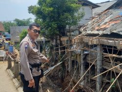 Bhabinkamtibmas Wilayah Hukum Polsek CWI (Ciawi) Polres Bogor Sambang Warga dan Pantau Pembangunan TPT di Desa Cibedug