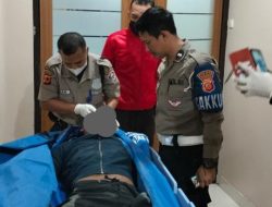 Pihak Kepolisian Gelar Olah TKP Kecelakaan Lalu lintas Yang Akibatkan Seorang Pengemudi Meninggal Dunia