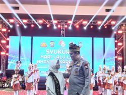 Wakili Satlantas Polresta Pekanbaru, 2 Pelajar Ini Meraih Juara Lomba Puisi