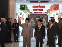 Prabowo Beri Penghargaan Dharma Pertahanan untuk Habib Luthfi: Beliau Selalu Utamakan Kerukunan