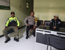 Bhabinkamtibmas Wilayah Hukum Polsek CSR (Cisarua) Polres Bogor, Kontrol Pos Siskamdes dan Sampaikan Pesan Kamtibmas dan Ajak Cegah TPPO