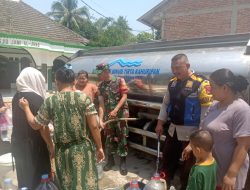 Jaga Sinergitas TNI – Polri Wilayah Hukum Polsek Rancabungur Lakukan Sambangi Warga dan Berikan Bantuan Air Bersih