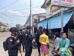 Jaga Situasi Kamtibmas Tetap Kondusif Brimob Kalbar Patroli