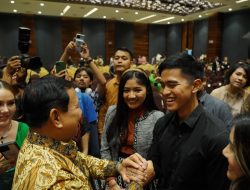 Momen Akrab Prabowo dan Kaesang di Perayaan HUT Luhut: Kapan ke Hambalang?