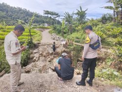 Bhabinkamtibmas Wilayah Hukum Polsek Cigudeg Laksanakan Giat Sambang Guna Selalu Menjaga Kamtibmas di Desa binaan, Dalam Rangka Memberikan Rasa Aman Serta Mewujudkan Tertib Sosial