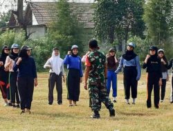 Berikan Latihan PBB Babinsa Sasar Siswa SMA Negeri 4 Tambun
