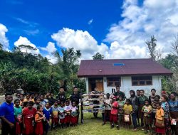 Keceriaan Anak-Anak Perbatasan Papua Saat Disambangi Perpustakaan Keliling Satgas Yonif 122/Tombak Sakti