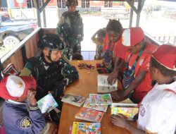Tingkatkan Minat Baca Anak-anak di Intan Jaya, Satgas Yonif PR 330 Buka Taman Bacaan Darma Putra