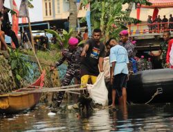 Mengedukasi Masyarakat Kota Sorong, Pasmar 3 Gelar Program Kali Bersih