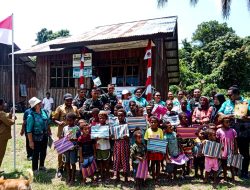 Dampingi Walikota Jayapura Timbulkan Semangat Membaca Anak-anak Perbatasan Papua