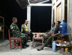 Patroli Sinergitas TNI-Polri Di Manyaran Diselingi Komsos Dengan Warga