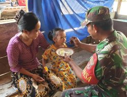 Peduli Pertumbuhan Anak Stunting, Babinsa Sambaliung Berikan Makanan Tambahan