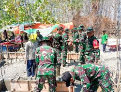 Manunggal dengan Rakyat, Babinsa Koramil Temayang Bojonegoro bantu Percepatan Pembangunan TPQ
