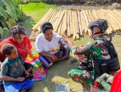 Satgas Yonif RK 115/ML Melaksanakan Anjangsana Ke Kampung Pruleme Sambil Berikan Pangkas Rambut Gratis Kepada Masyarakat