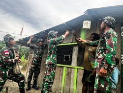 Terangi Rumah Warga Diperbatasan Papua Inilah Yang Dilakukan Satgas Yonif 122/TS Pos Kalimo