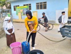 Fransiska Prayudi, Bacaleg Golkar Dapil Satu Dampingi Penyaluran Air Bersih Bantuan Pemerintah Kabupaten Sukabumi
